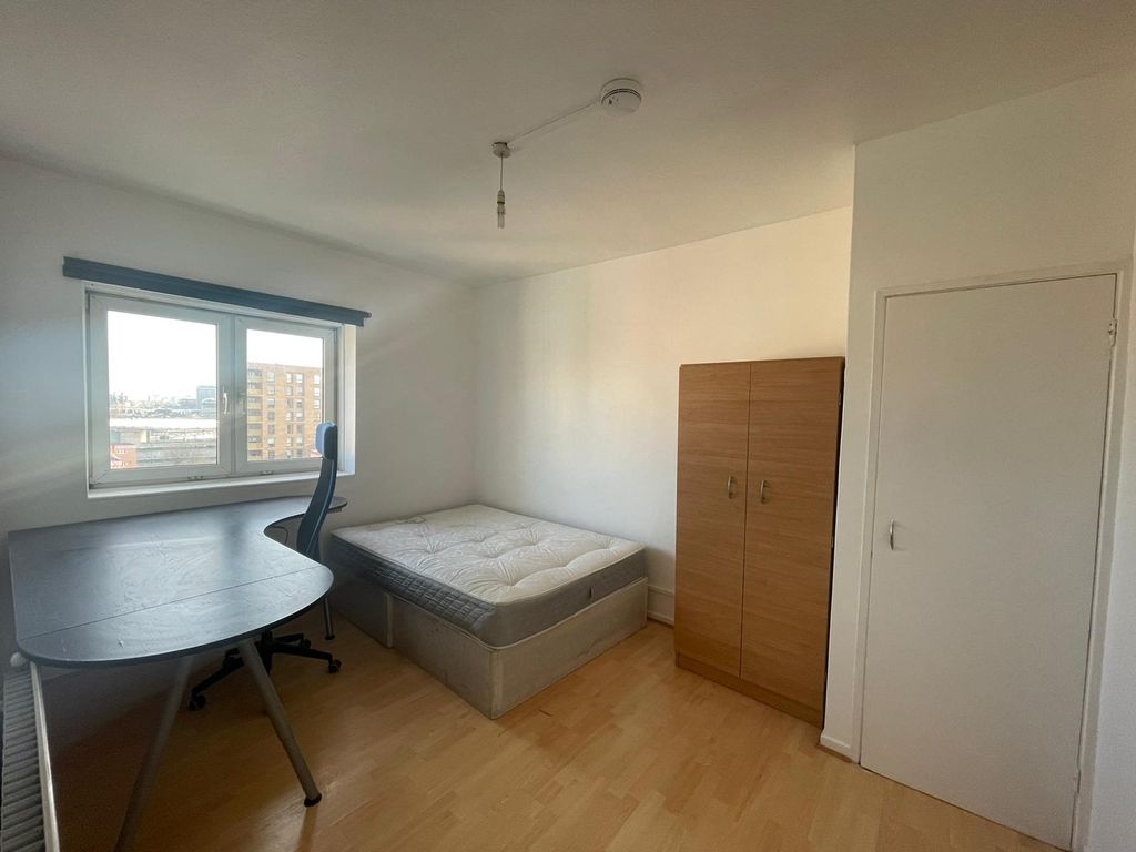 4 bed flat for sale in Augustus Street, London NW1, £640,000