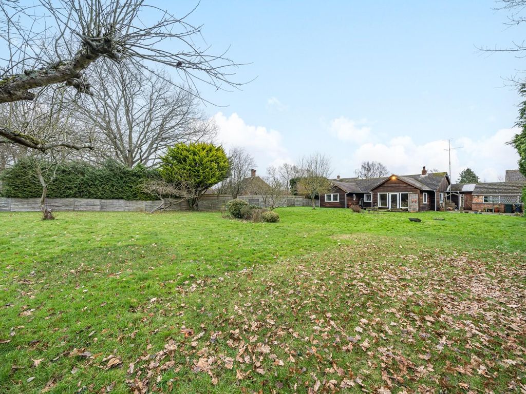 4 bed detached bungalow for sale in Forstal Road, Egerton, Ashford TN27, £595,000