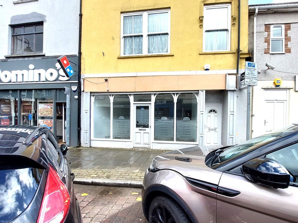 Property to rent in Commercial Street, Tredegar, Blaenau Gwent. NP22, £400 pcm
