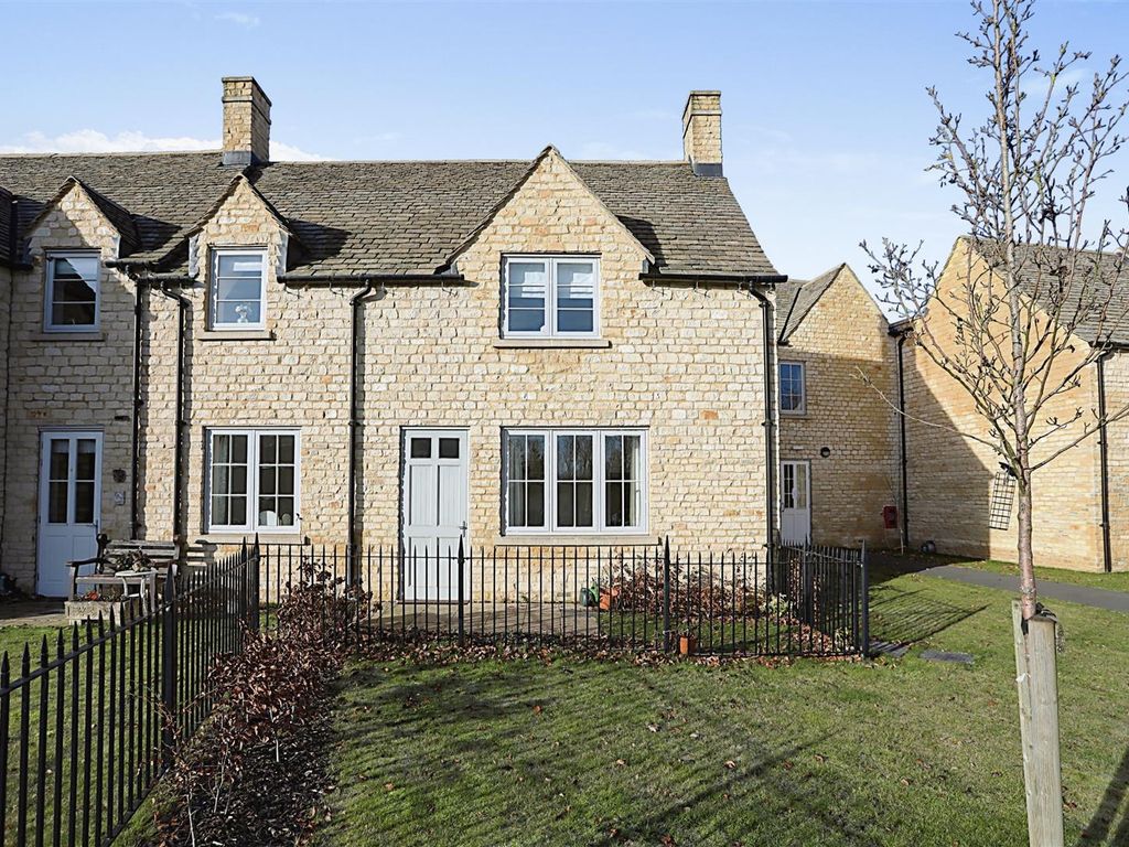 2 bed flat for sale in Hawkesbury Place, Fosseway, Stow On The Wold GL54, £385,000