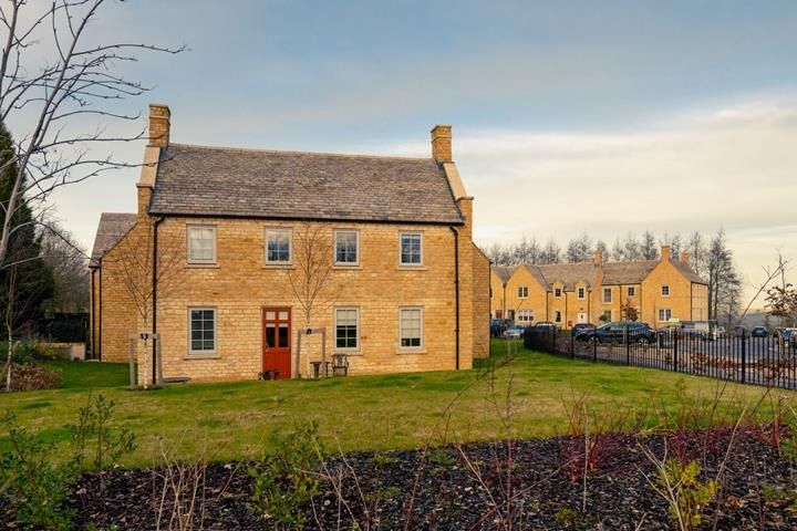 2 bed flat for sale in Hawkesbury Place, Fosseway, Stow On The Wold GL54, £385,000