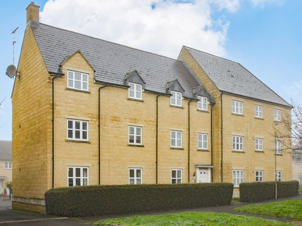 2 bed flat to rent in Elmhurst Way, Carterton, Oxfordshire OX18, £995 pcm