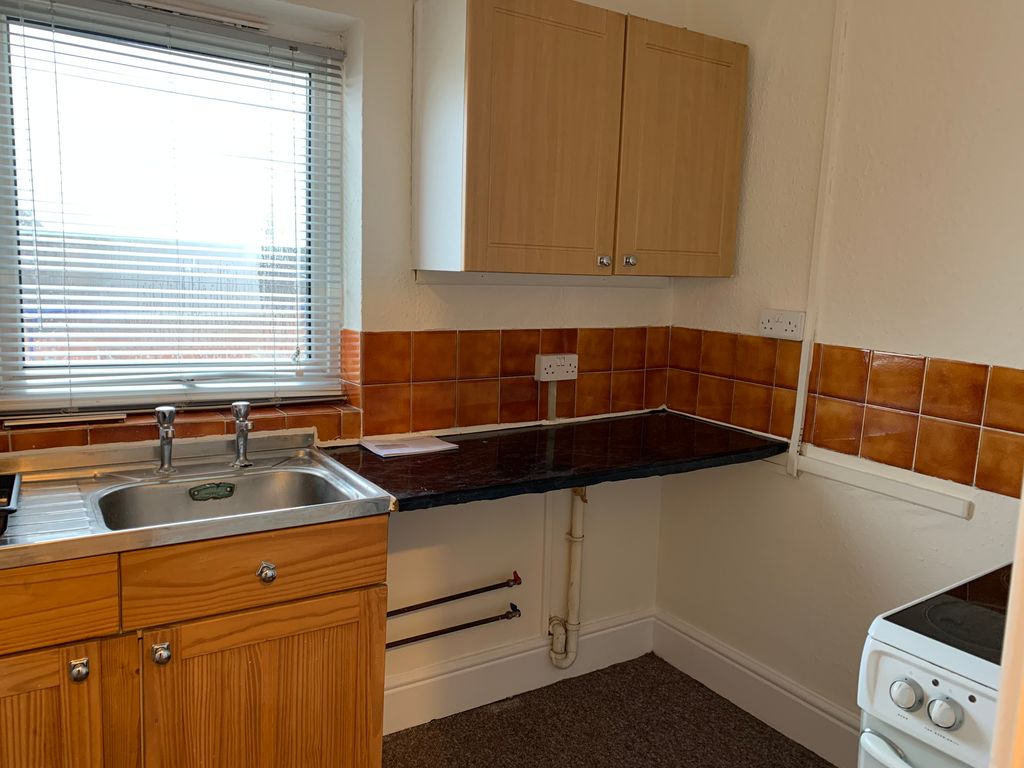 1 bed flat to rent in Price Street, Cannock WS11, £525 pcm