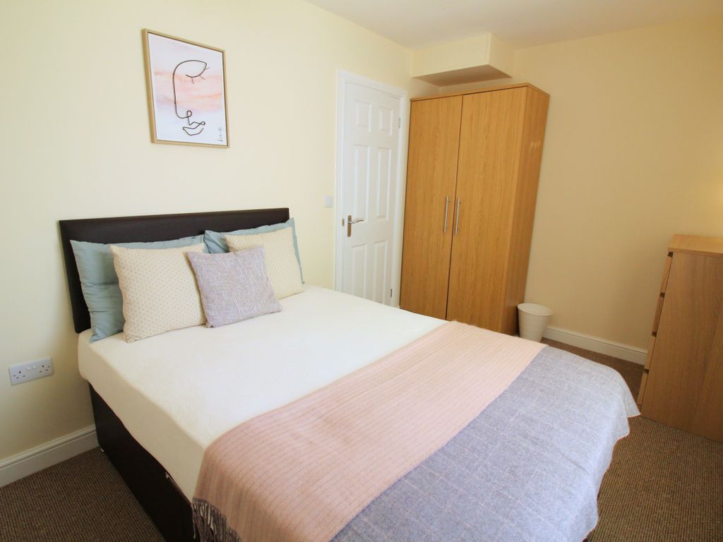Room to rent in Woodlands Road, Doncaster DN6, £520 pcm