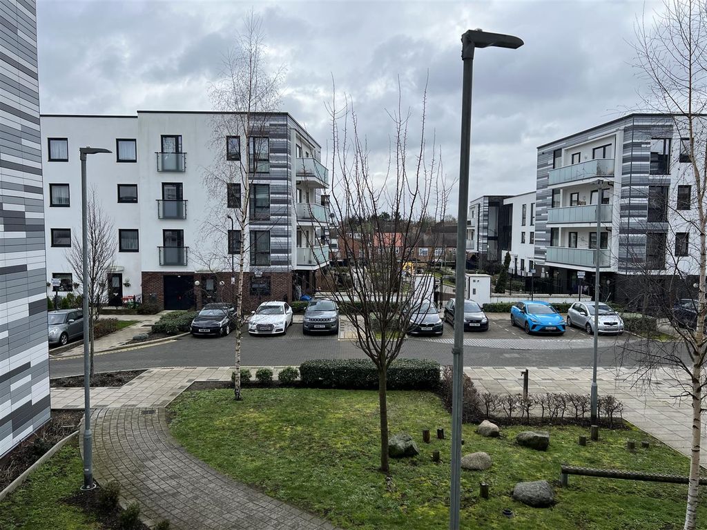 2 bed flat for sale in Williams Way, Wembley HA0, £415,000