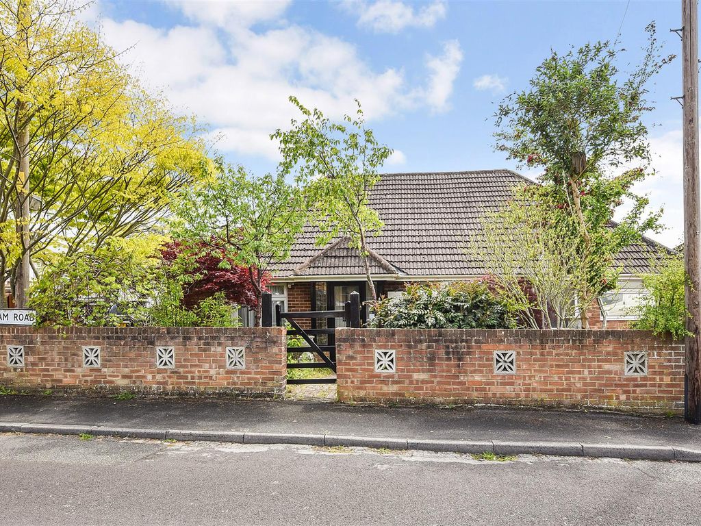 4 bed detached bungalow for sale in Wyndham Road, Andover SP10, £399,950