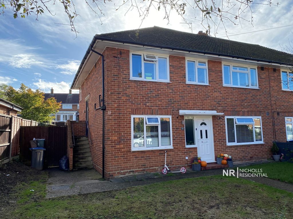 2 bed maisonette for sale in Bransby Road, Chessington, Surrey. KT9, £329,950