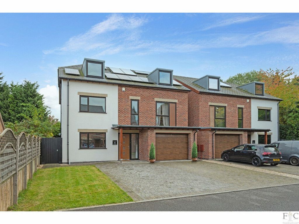 5 bed detached house for sale in The Firs, Leicester LE2, £575,000