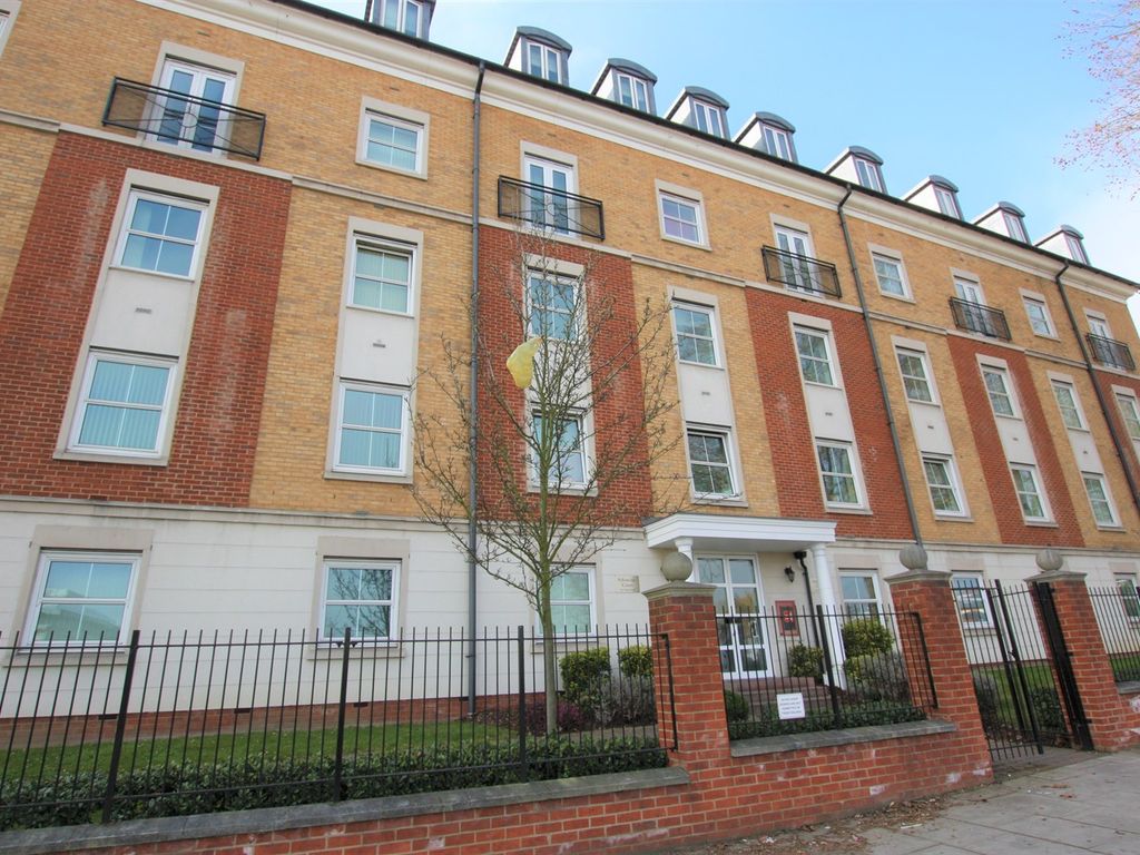 1 bed flat for sale in Solomons Court, High Road, North Finchley N12, £295,000