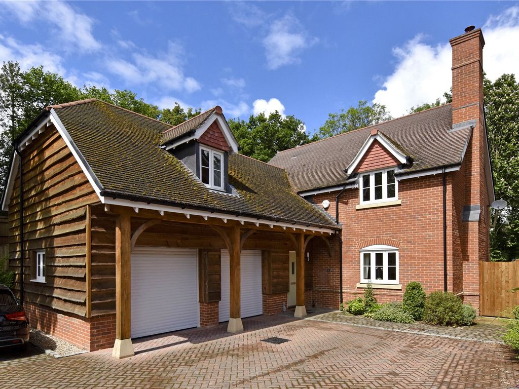 4 bed detached house to rent in Gardeners Copse, Sonning Common, Reading RG4, £3,295 pcm