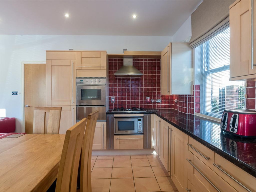 2 bed flat for sale in Leam Terrace, Leamington Spa, Warwickshire CV31, £475,000
