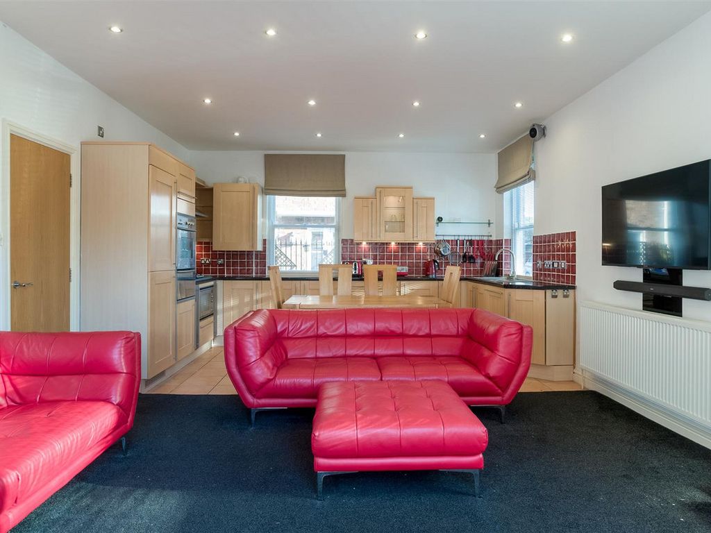 2 bed flat for sale in Leam Terrace, Leamington Spa, Warwickshire CV31, £475,000