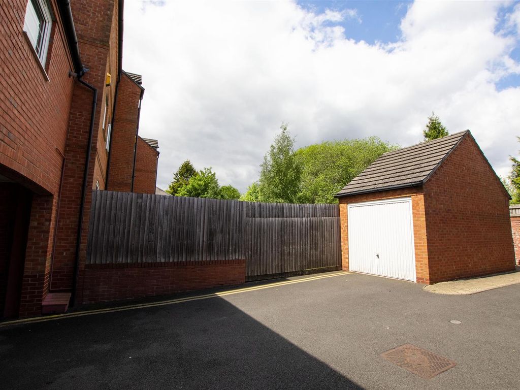 4 bed property to rent in Ten Acre Mews, Birmingham B30, £445 pcm