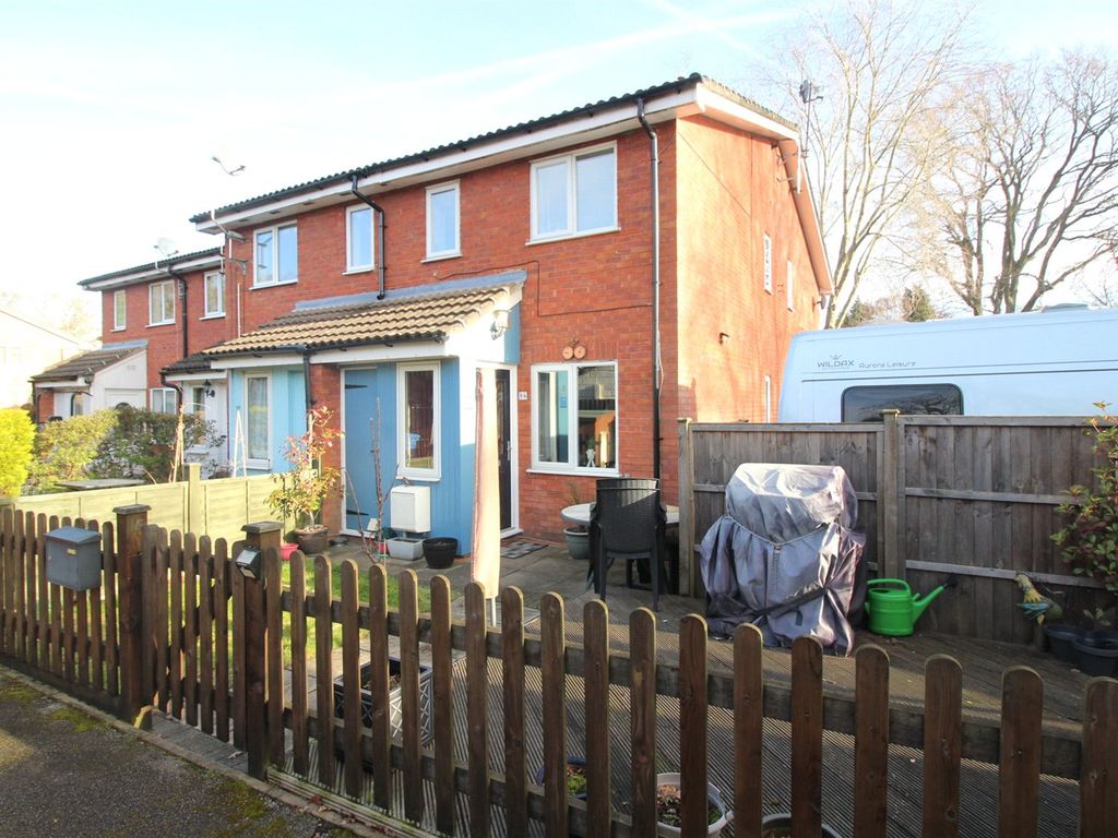 1 bed detached house for sale in Dart Road, Farnborough GU14, £250,000