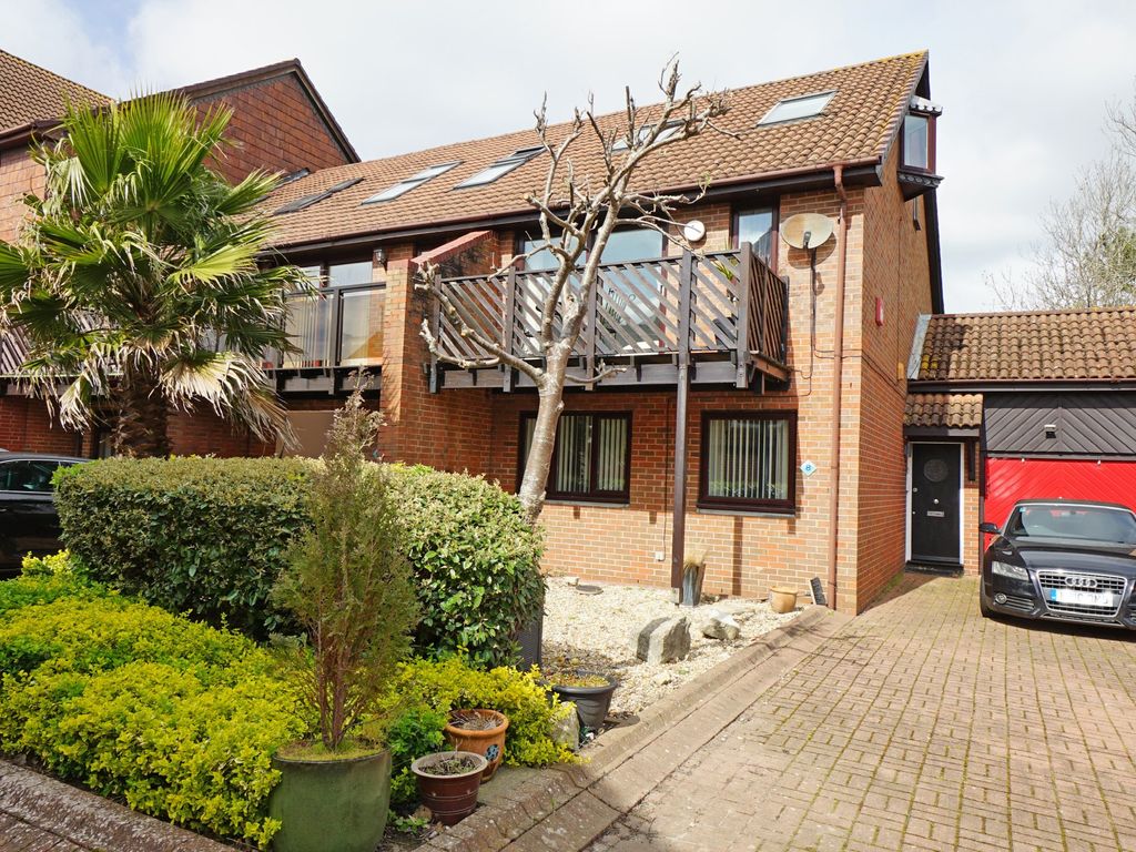 4 bed end terrace house for sale in Cadgwith Place, Port Solent, Portsmouth PO6, £450,000