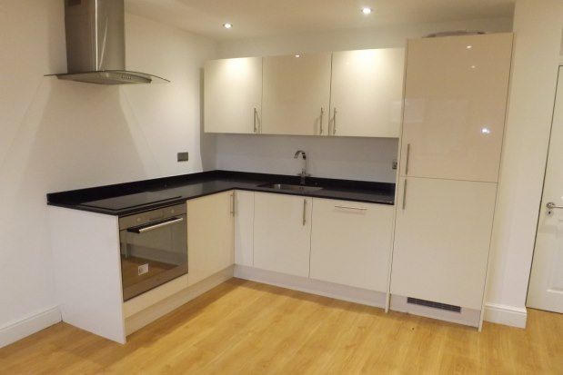 1 bed flat to rent in Swan Court, Hemel Hempstead HP1, £975 pcm