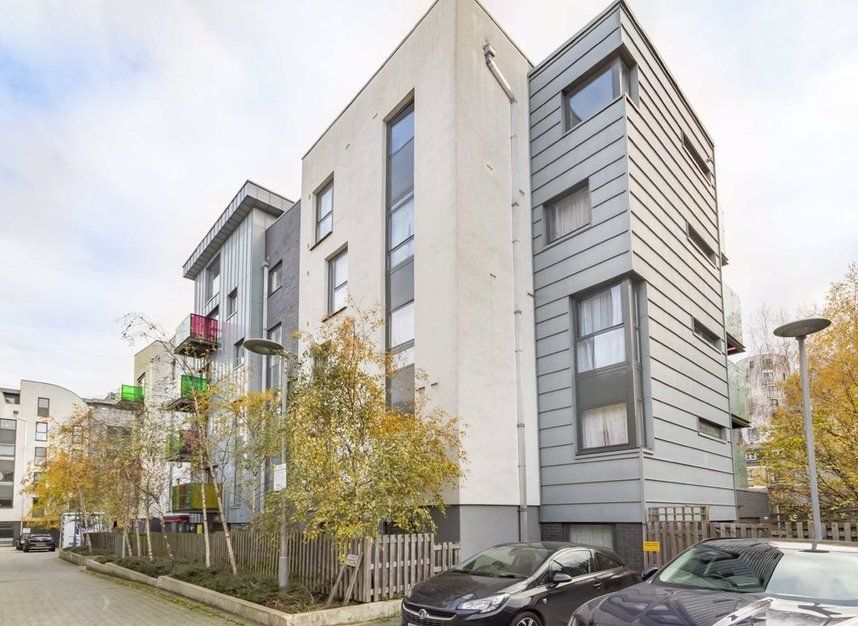2 bed flat for sale in Bicycle Mews, London SW4, £625,000