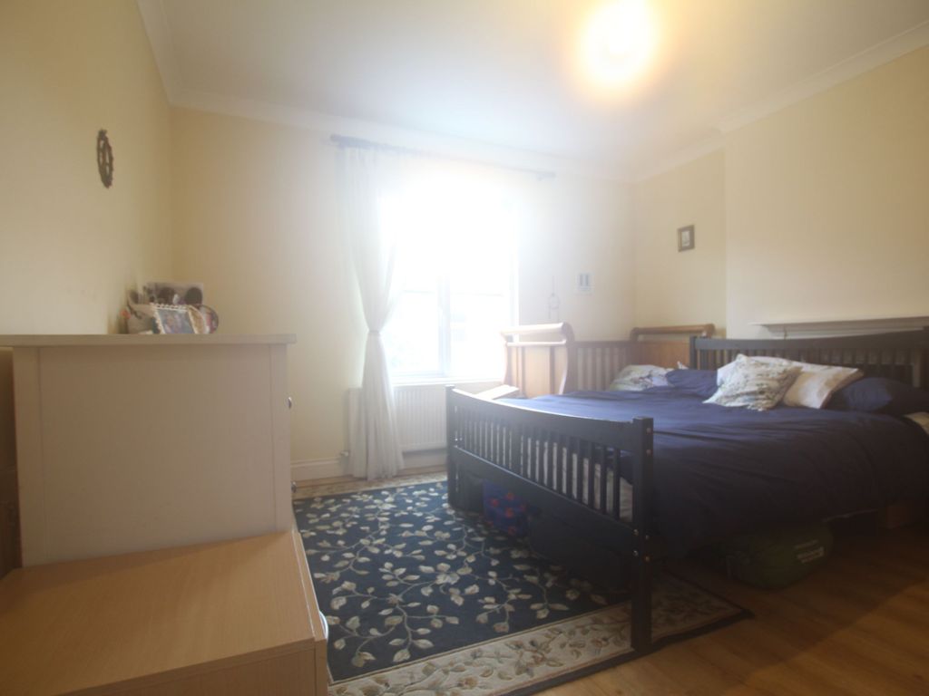 2 bed maisonette to rent in Ingram Road, London N2, £2,000 pcm