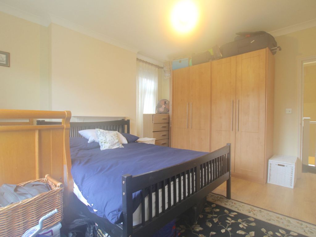 2 bed maisonette to rent in Ingram Road, London N2, £2,000 pcm