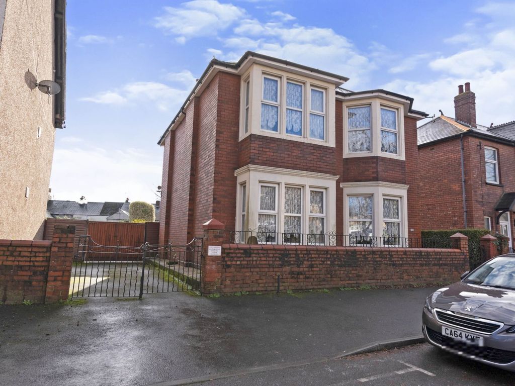3 bed detached house for sale in Cardiff Road, Newport NP20, £375,000