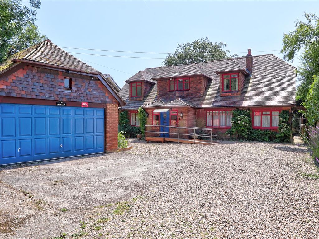 4 bed detached house for sale in Botley Road, North Baddesley, Hampshire SO52, £765,000