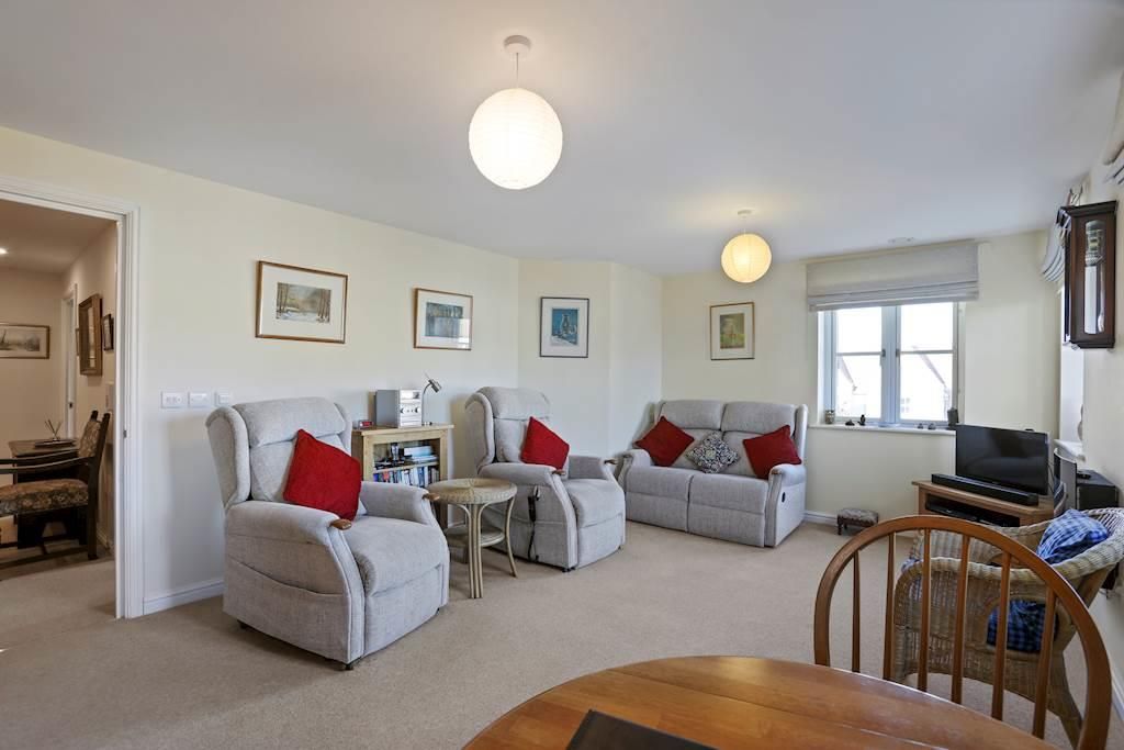 2 bed flat for sale in Barnhill Court, Barnhill Road, Bristol BS37, £362,500