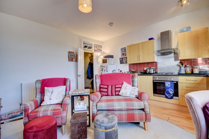 2 bed flat for sale in Windsor Terrace, Whitby YO21, £120,000