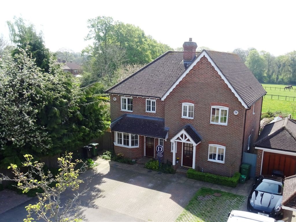 3 bed semi-detached house to rent in Morrison Close, Upper Basildon, Reading RG8, £1,680 pcm
