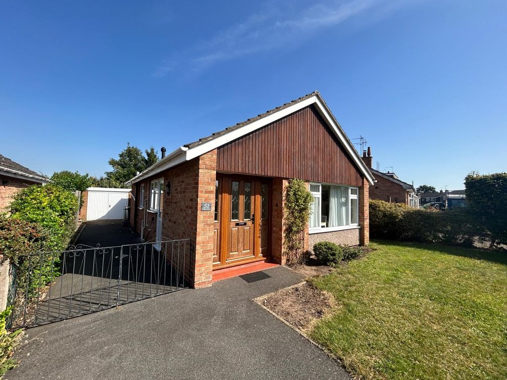 2 bed detached bungalow for sale in Willow Drive, Wellesbourne, Warwick CV35, £340,000