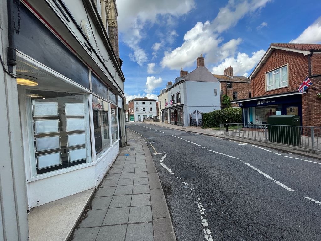 Retail premises to let in Bridge Street, Horncastle LN9, £6,000 pa