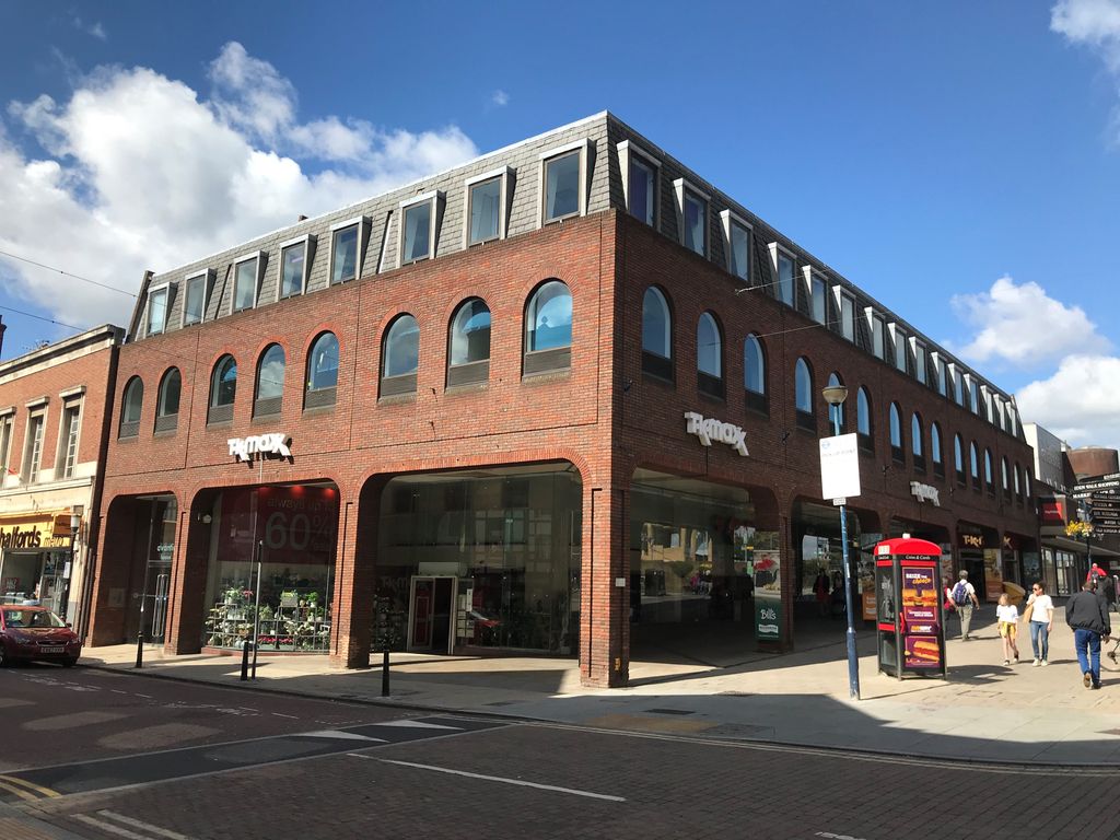 Office to let in Thames Street, Kingston Upon Thames KT1, £76,420 pa