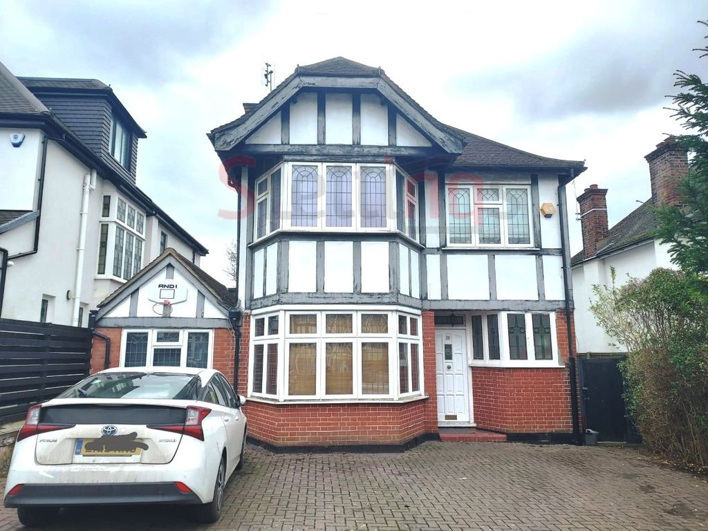 6 bed detached house for sale in Edgeworth Avenue, London NW4, £1,400,000