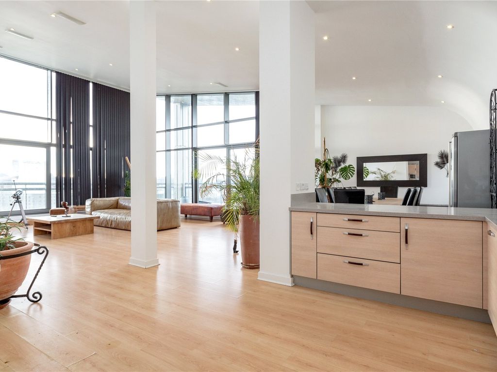 4 bed flat for sale in Western Harbour Terrace, Edinburgh, Midlothian EH6, £725,000