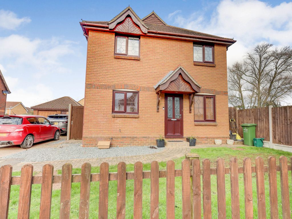 4 bed detached house for sale in Nicholson Grove, Wickford SS12, £500,000