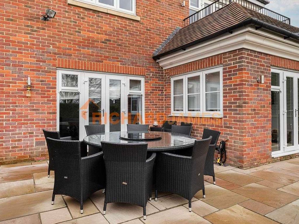 6 bed detached house to rent in Bramley Close, London NW7, £6,500 pcm
