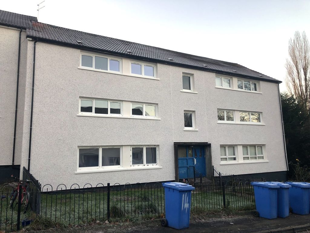 2 bed flat to rent in Whiteford Place, Dumbarton, Wdc G82, £550 pcm