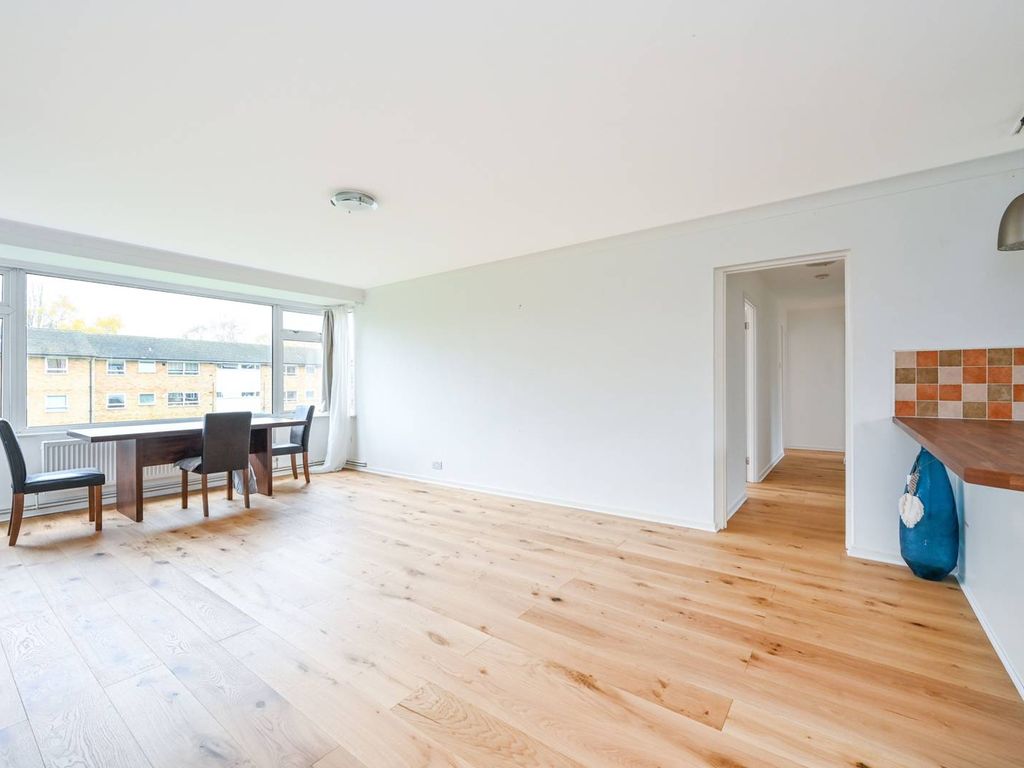 3 bed flat for sale in The Shimmings, Boxgrove Road, Guildford GU1, £475,000