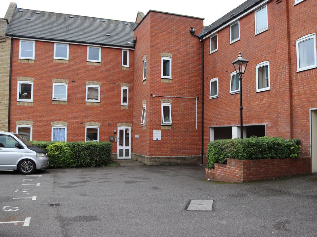 4 bed flat to rent in Meachen Road, Colchester, Essex CO2, £1,800 pcm