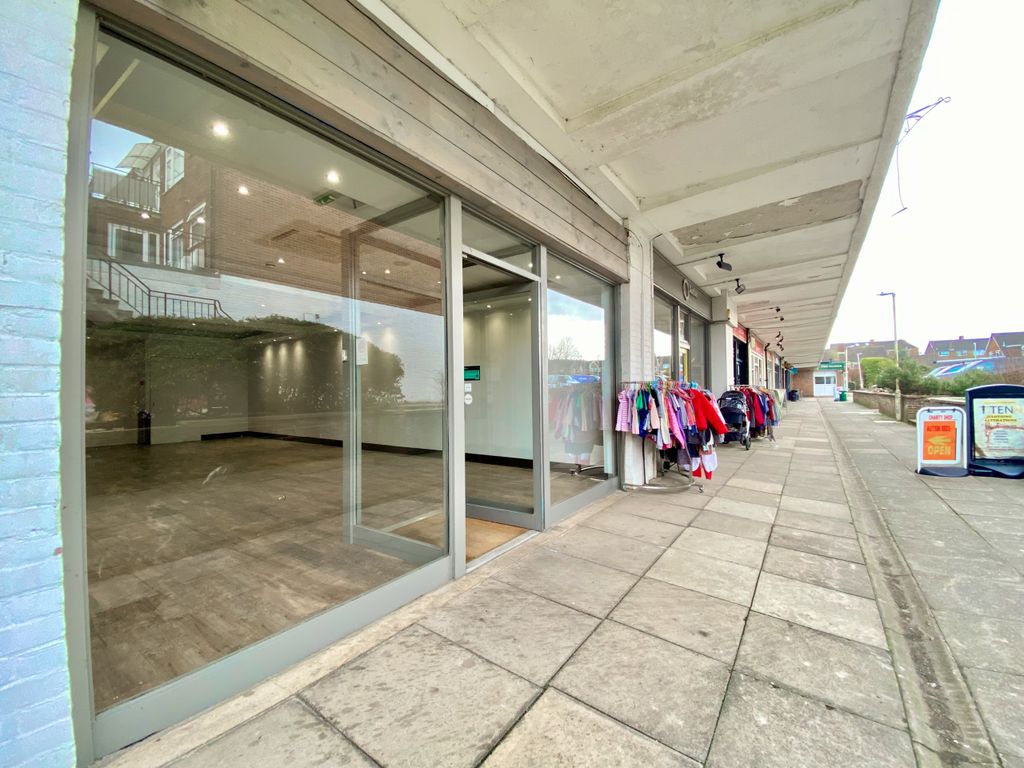 Retail premises to let in 45 Lowther Road, Dunstable LU6, £15,000 pa