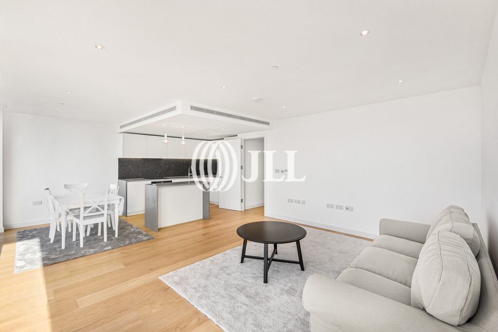 2 bed flat for sale in Marsh Wall, London E14, £1,030,000