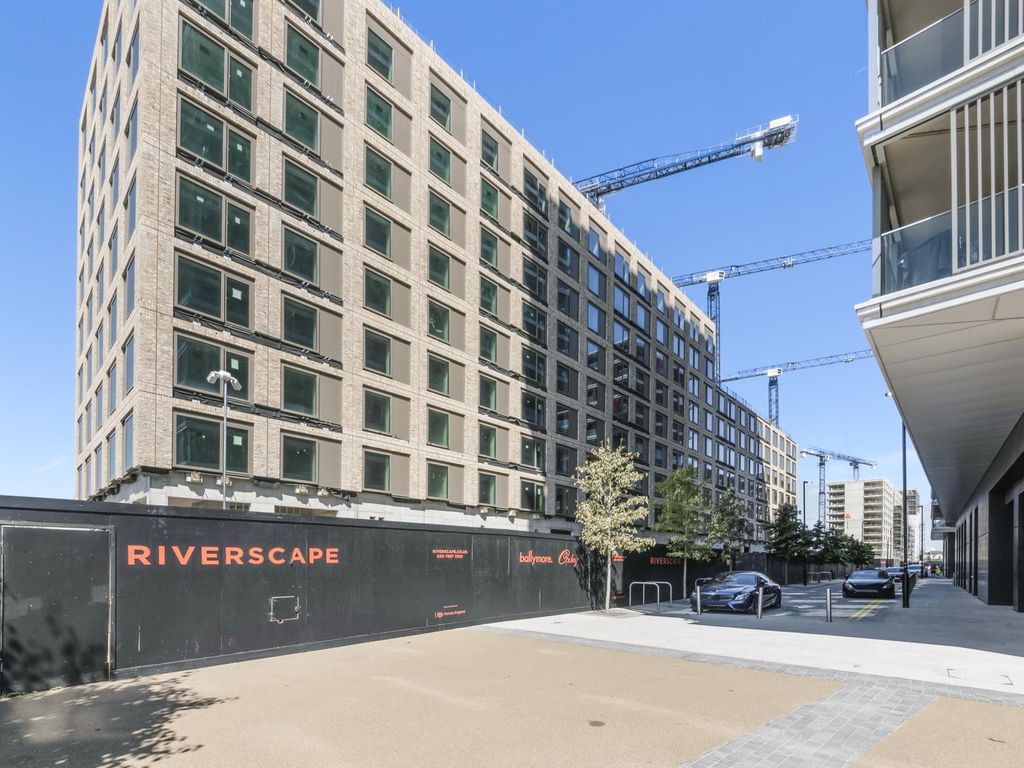 1 bed flat for sale in The Leonard, Riverscape, London E16, £450,000