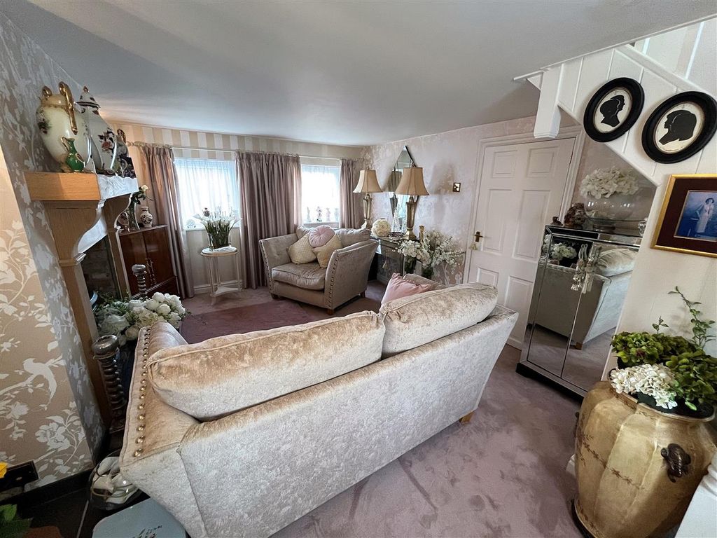3 bed detached house for sale in Hillcrest, Grange Lane, Felmersham MK43, £460,000