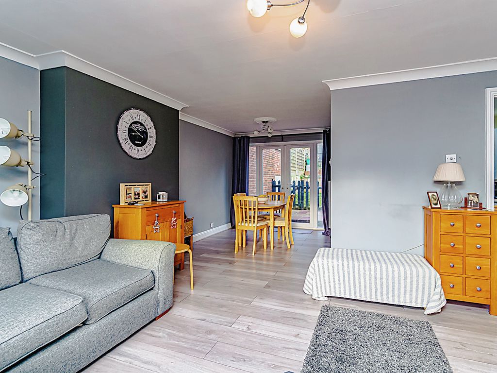 5 bed end terrace house for sale in Kings Road, Biggin Hill TN16, £450,000
