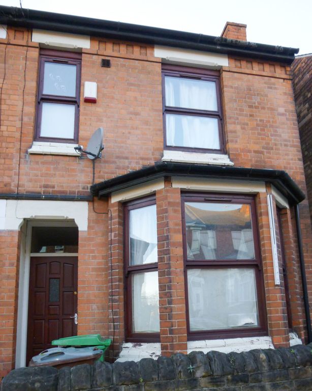 6 bed terraced house to rent in Kimbolton Avenue, Nottingham NG7, £563 pcm