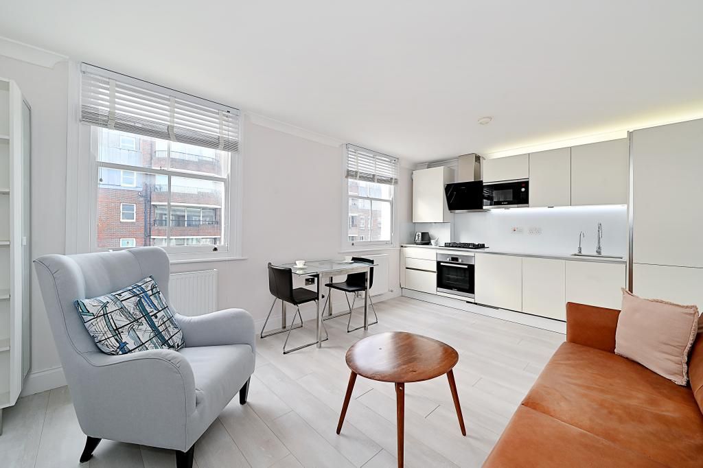 1 bed flat for sale in Oakley Street, Chelsea, London SW3, £700,000