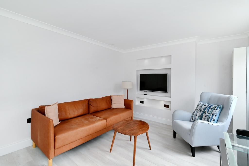 1 bed flat for sale in Oakley Street, Chelsea, London SW3, £700,000