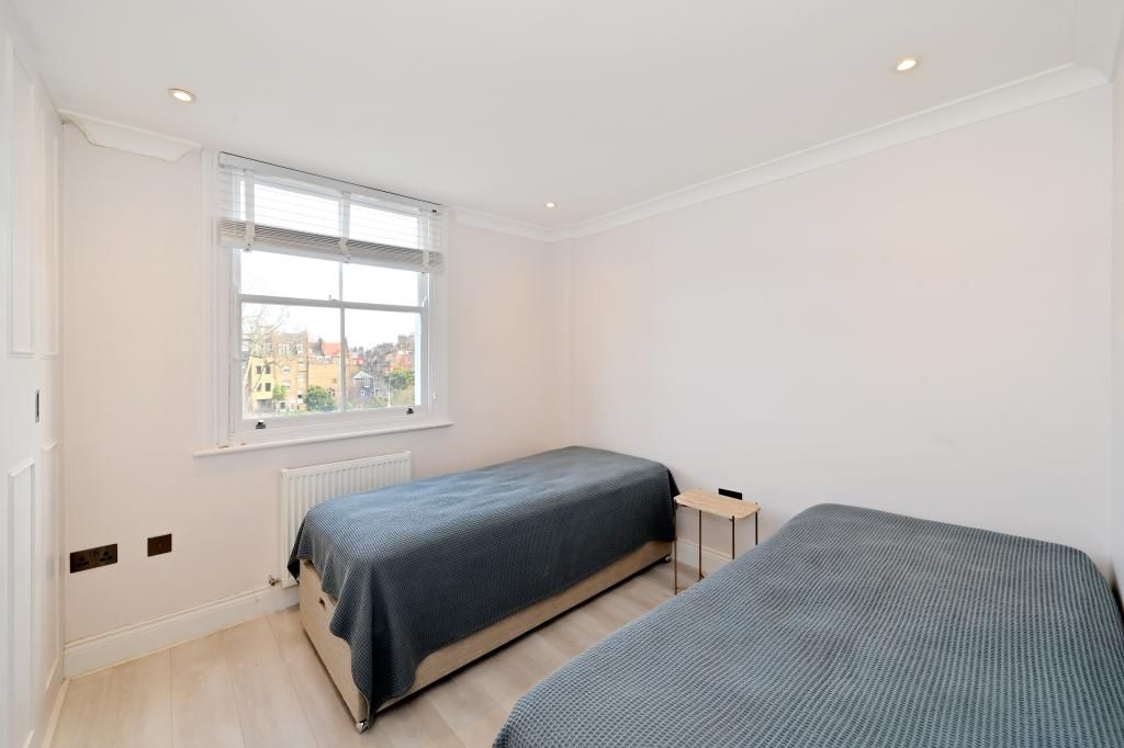 1 bed flat for sale in Oakley Street, Chelsea, London SW3, £700,000