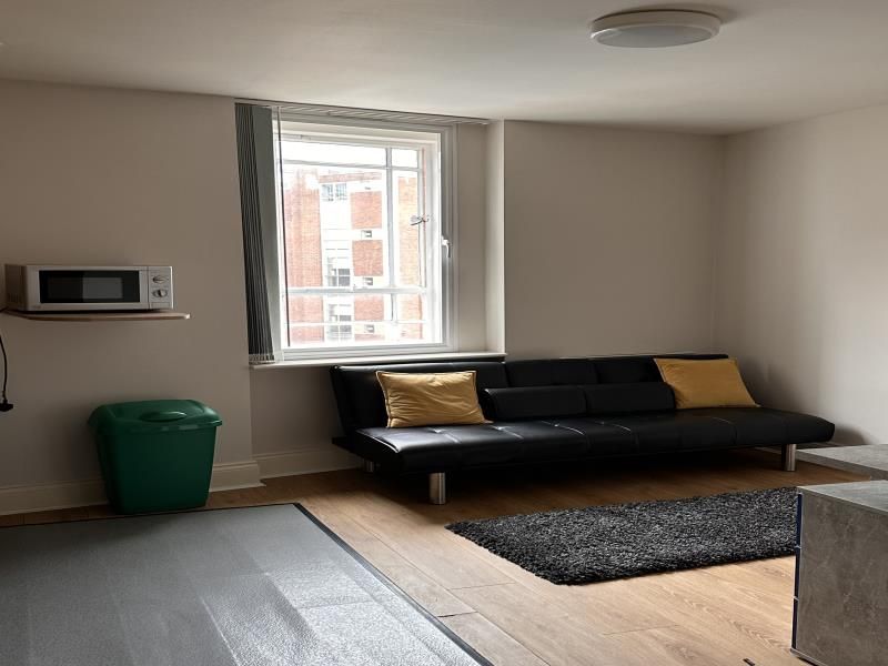 Studio to rent in Guildhall Walk, Portsmouth, Dd PO1, £1,018 pcm