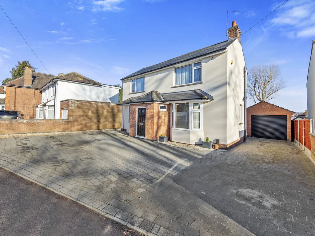 3 bed detached house for sale in Windmill Avenue, Kettering NN15, £365,000