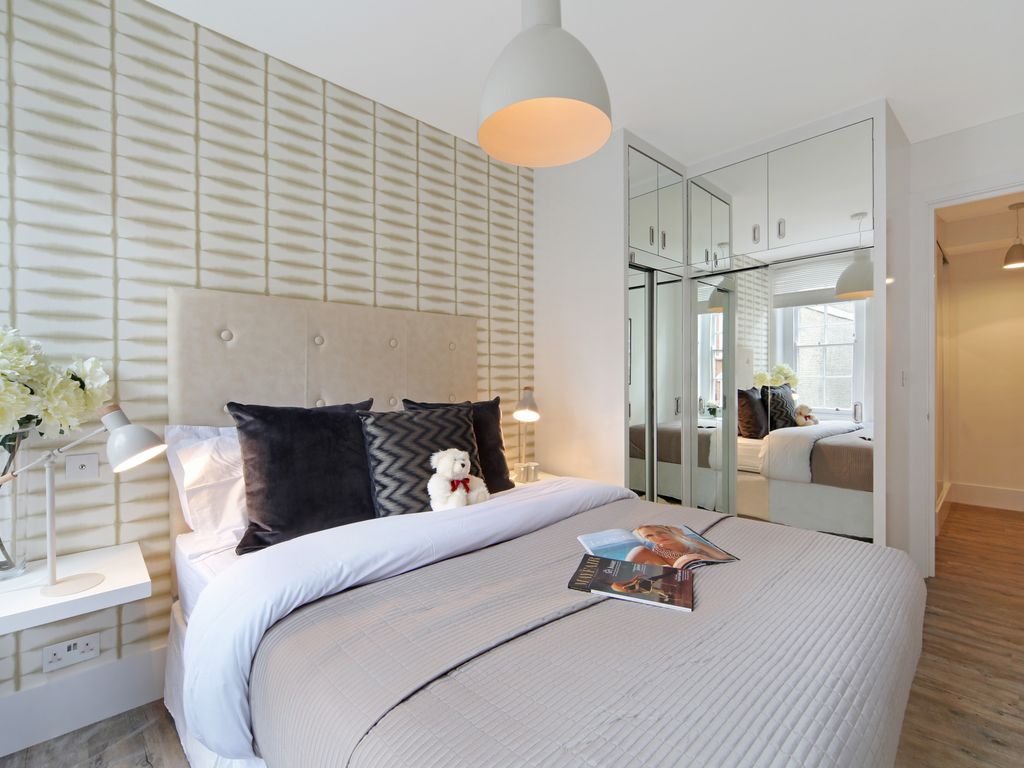1 bed flat for sale in Ambrosden Avenue, Victoria SW1P, £575,000
